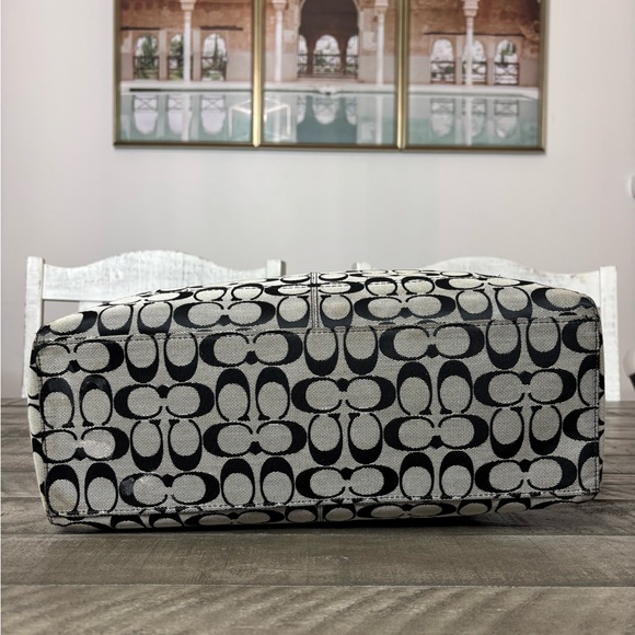 Coach Signature Tote Bag – Black & Gray - Picture 5 of 7